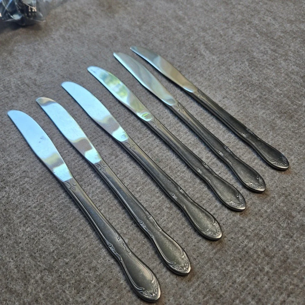 Set of 6 Oneida PLANTATION Stainless Dinner Knives Serrated Edge